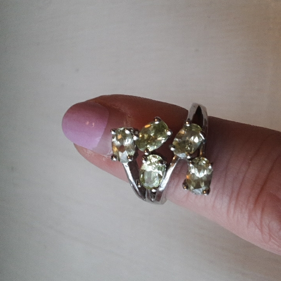 Green peridot ring size 6 in sterling silver - Picture 2 of 5